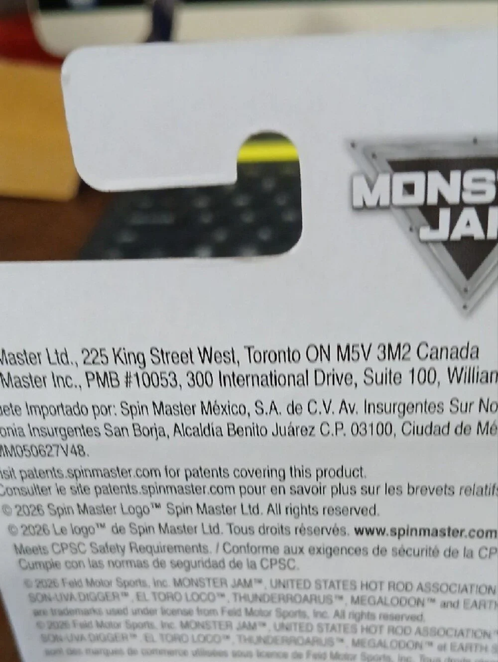 Monster Jam Earth Shaker Yellow Monster Truck Toy 1/72